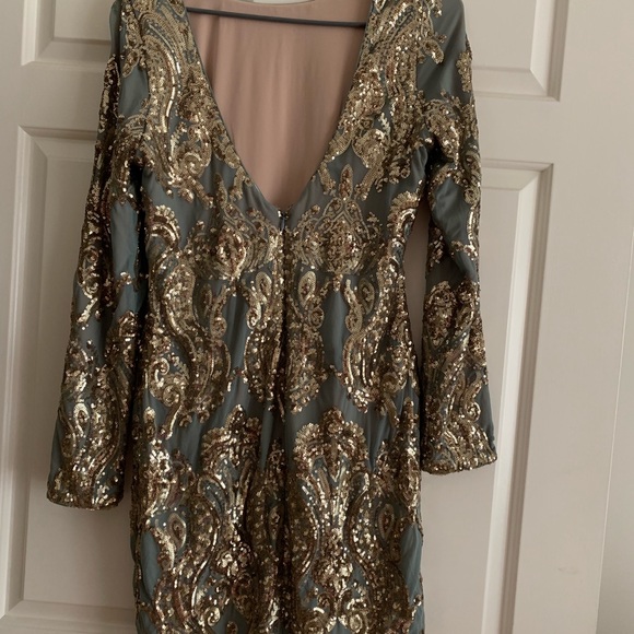 LuLu’s Blue and Gold Bodycon dress - Picture 6 of 6